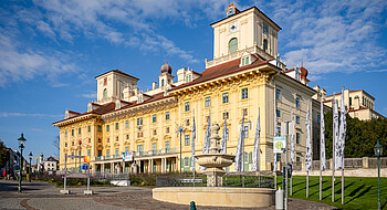 Schloss Esterhazy©Andreas Hafenscher Schloss Esterhazy Frontalansicht mit Brunnen